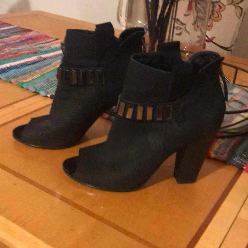 Shoes - Picture 2 of 2